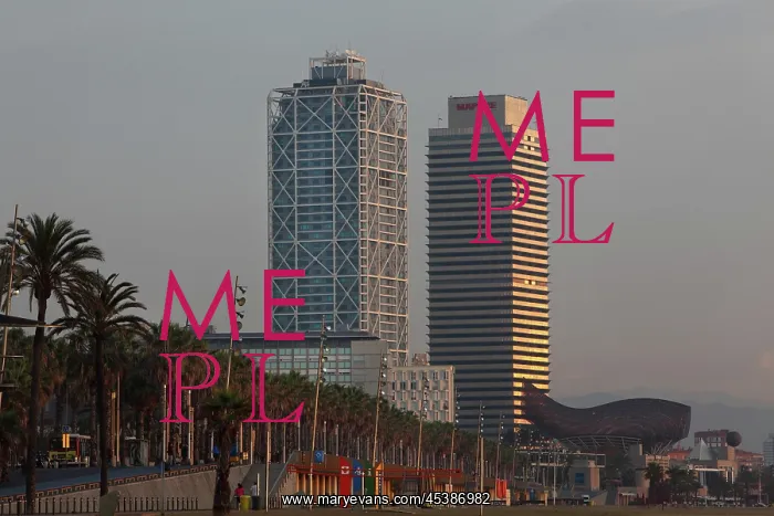 : Hotel Arts (left), Torre Mapfre (right), The Fish : Hotel Arts (left), Torre Mapfre (right), The Fish