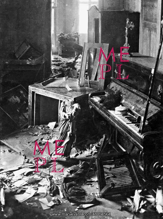 : A hotel devastated after the Polish uprising in Upper Silesi : A hotel devastated after the Polish uprising in Upper Silesi