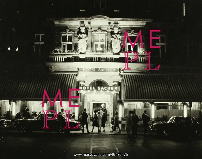 : Hotel Sacher at night : Hotel Sacher at night