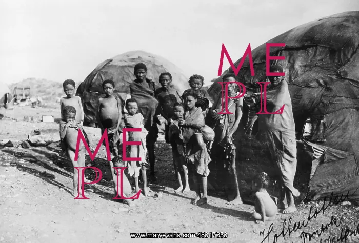  : Hottentots in front of a pondok
