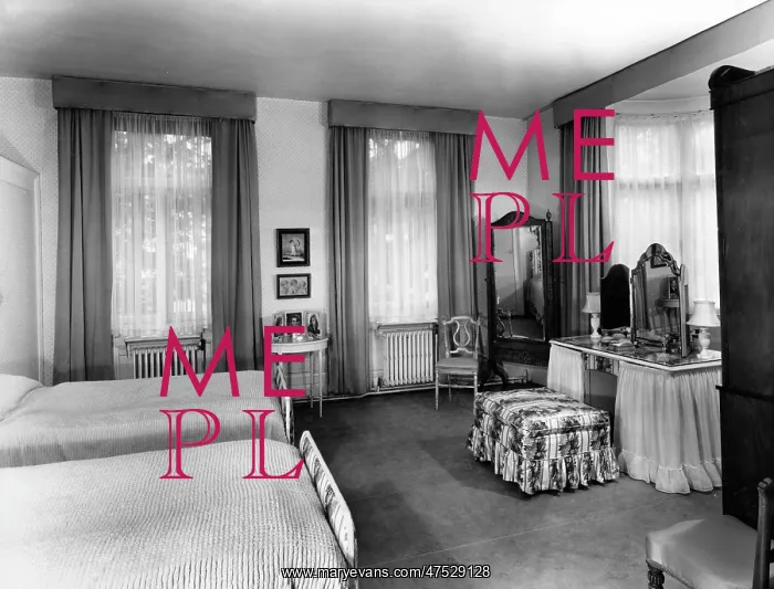 : The House of Molly Bishop - The bedroom : The House of Molly Bishop - The bedroom