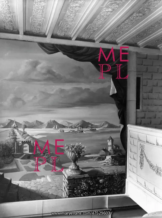 : The House of Molly Bishop - Painted Wall : The House of Molly Bishop - Painted Wall