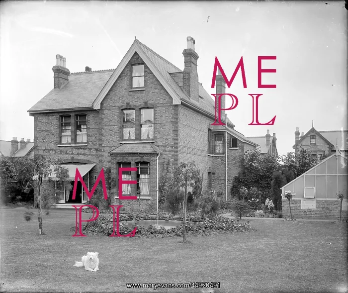 : A House in Sidcup (location unknown) : A House in Sidcup (location unknown)