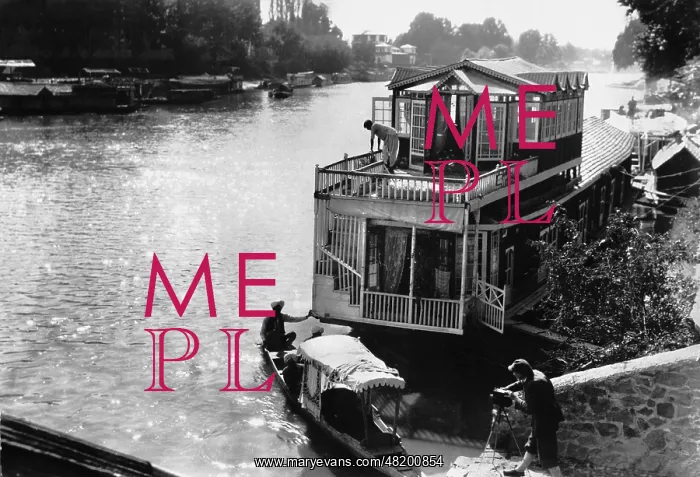 : Houseboat on the river Jhelum, 1930 : Houseboat on the river Jhelum, 1930