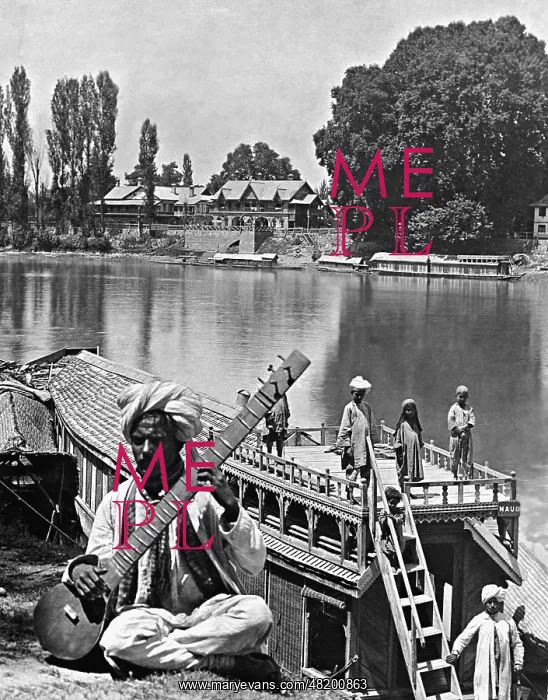 : Houseboat in Srinagar, 1905 : Houseboat in Srinagar, 1905