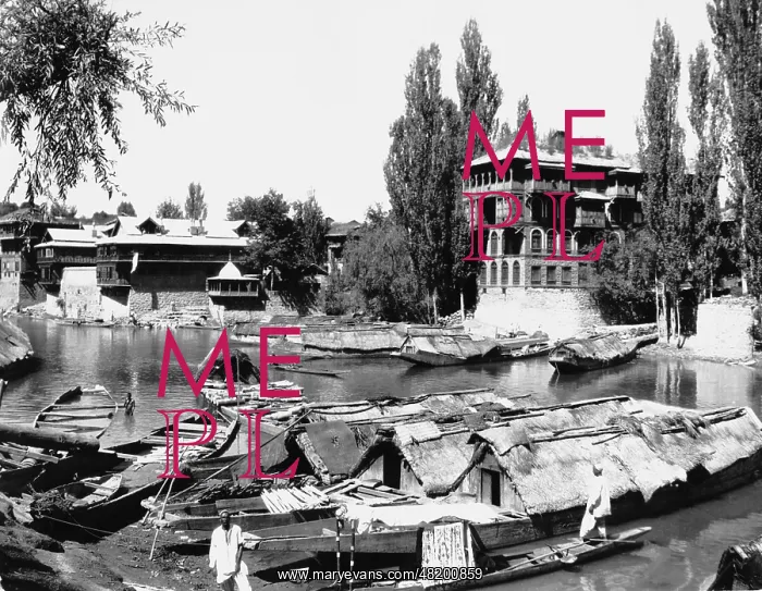 : Houseboats in Srinagar : Houseboats in Srinagar