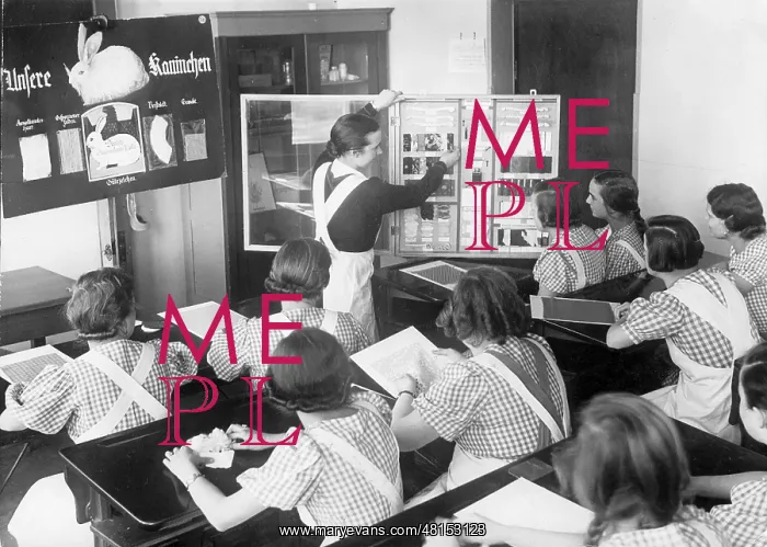 : Housekeeping classes for young women, 1938 : Housekeeping classes for young women, 1938