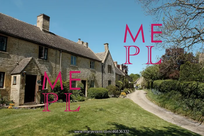 : Houses at Broad Hampton, Gloucestershire : Houses at Broad Hampton, Gloucestershire