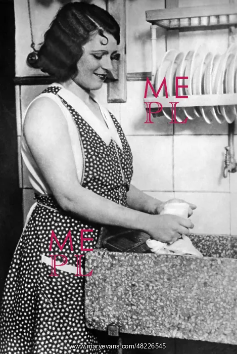 : Housewife in Madrid, 1931 : Housewife in Madrid, 1931