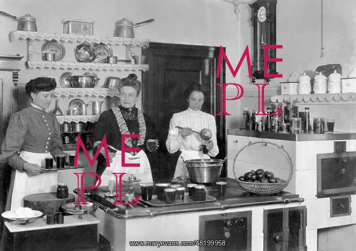 : Housewives making preserves, 1909 : Housewives making preserves, 1909
