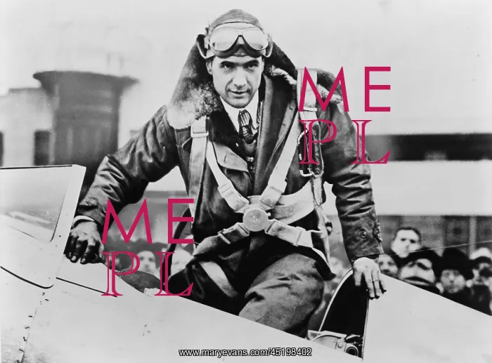 : Howard Hughes emerging from an airplane ? : Howard Hughes emerging from an airplane ?