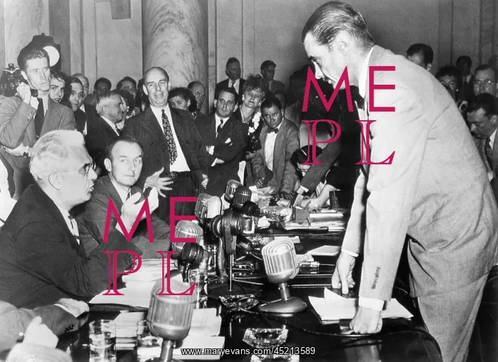 : Howard Hughes (right) confers with Senator ? : Howard Hughes (right) confers with Senator ?