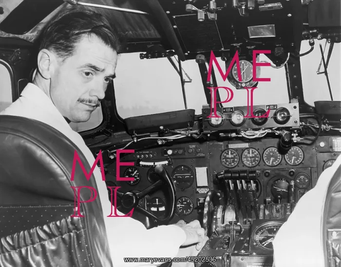 : Howard Hughes seated in the cockpit TWA ? : Howard Hughes seated in the cockpit TWA ?