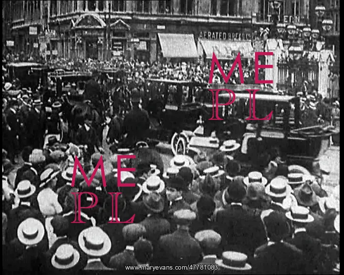 : Huge Crowds Of British Men Queueing Up To Volunteer : Huge Crowds Of British Men Queueing Up To Volunteer