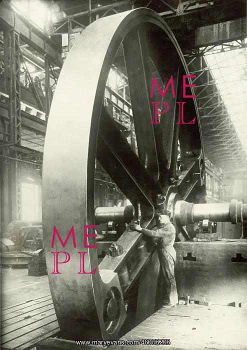 : A huge flywheel in the Krupp- factory : A huge flywheel in the Krupp- factory