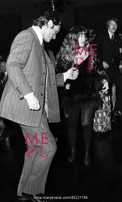 : Hugh Hefner and Barbi Benton dance at a ? : Hugh Hefner and Barbi Benton dance at a ?