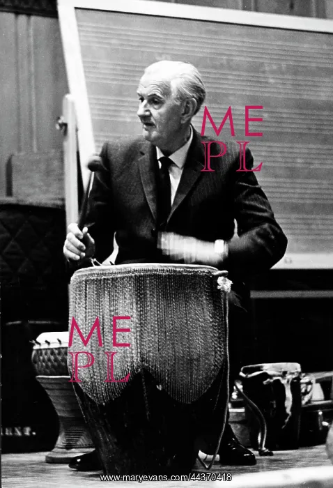 : Hugh Tracey drumming demo, Drum, Hugh Tracey, Internation : Hugh Tracey drumming demo, Drum, Hugh Tracey, Internation