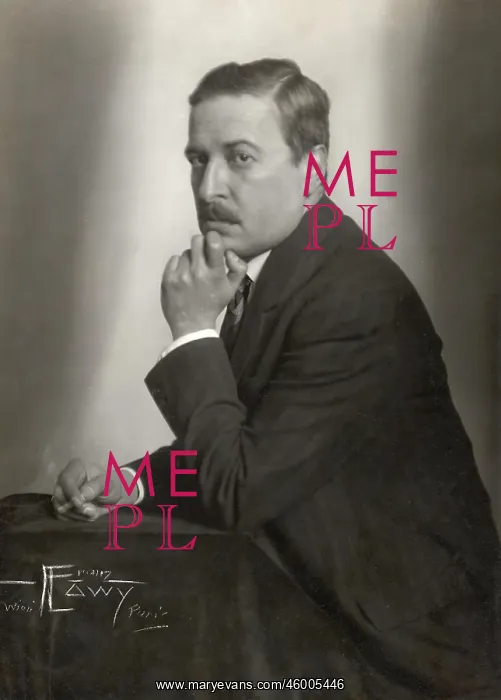 : Hugo von Hofmannsthal, smoking : Hugo von Hofmannsthal, smoking