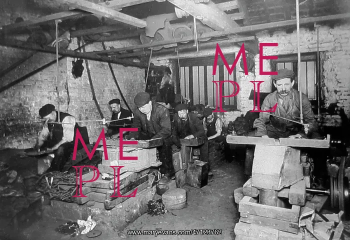  : Hull Grinding workshop with grindstones