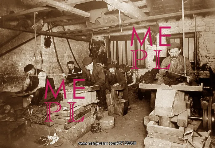  : Hull Grinding workshop with grindstones