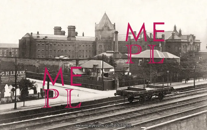: Hull Prison and Railway Line : Hull Prison and Railway Line