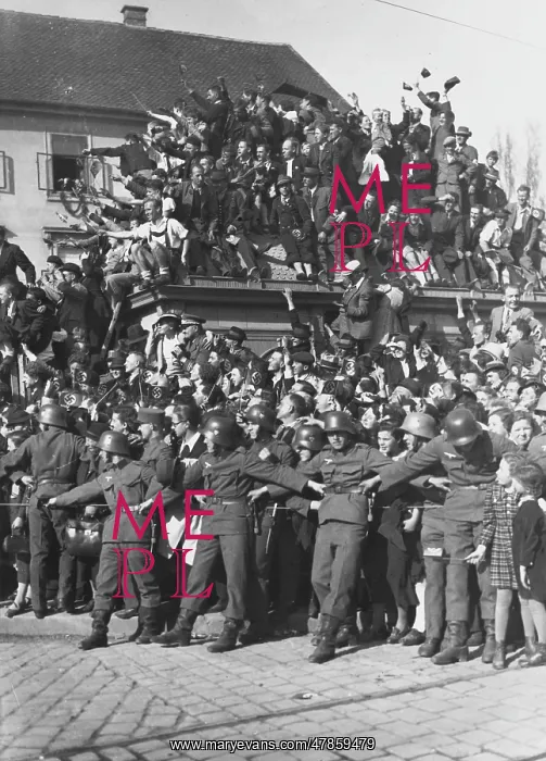 : Human Pyramid 1938 : Human Pyramid 1938