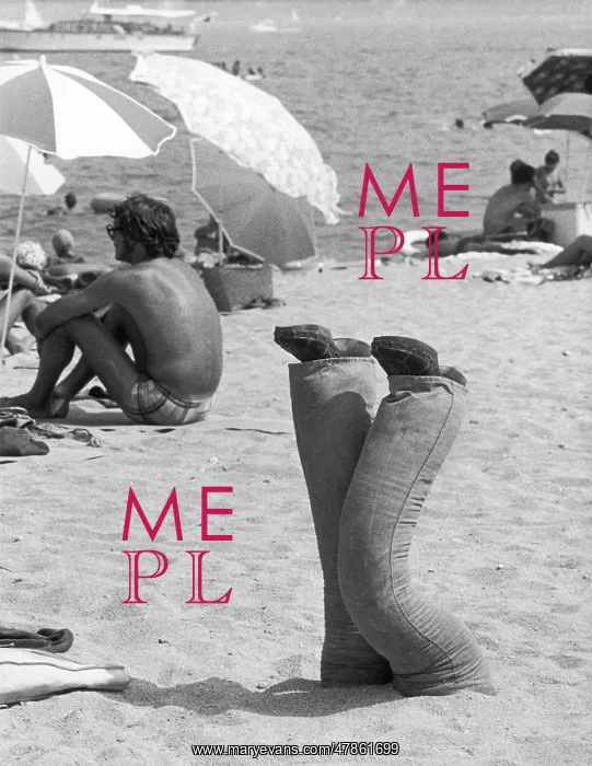 : Humour set of legs on the beach! : Humour set of legs on the beach!