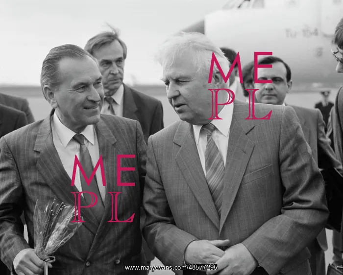 : Hungarian delegation visits USSR : Hungarian delegation visits USSR
