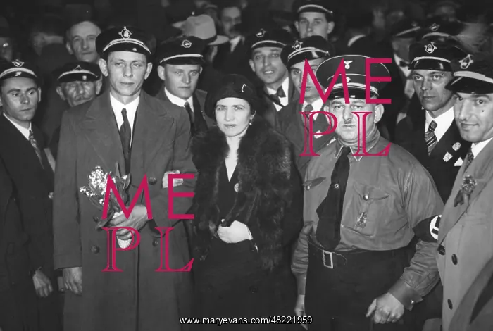 : Hungarian singer in Berlin, 1934 : Hungarian singer in Berlin, 1934