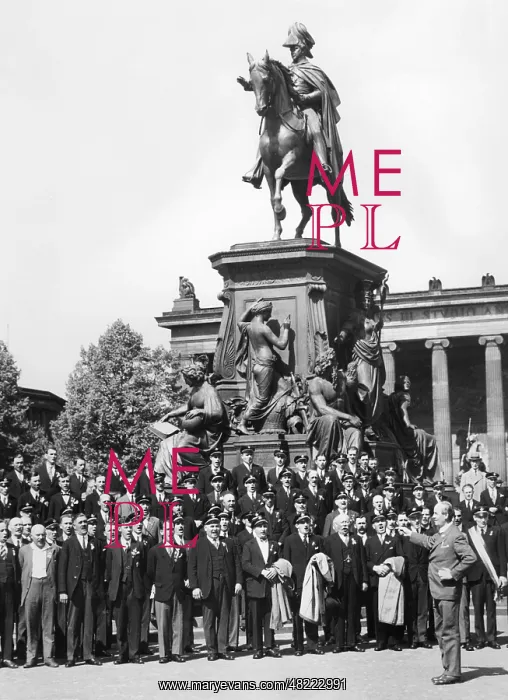 : Hungarian singer in Berlin, 1934 : Hungarian singer in Berlin, 1934