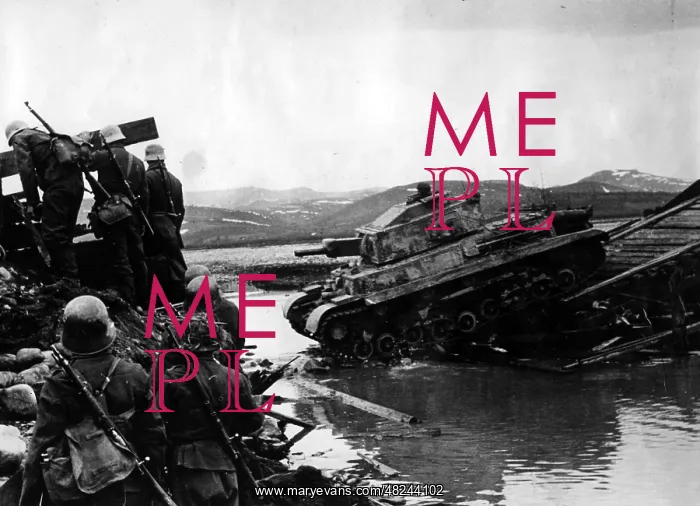 : Hungarian troops while crossing a river, 1944 : Hungarian troops while crossing a river, 1944