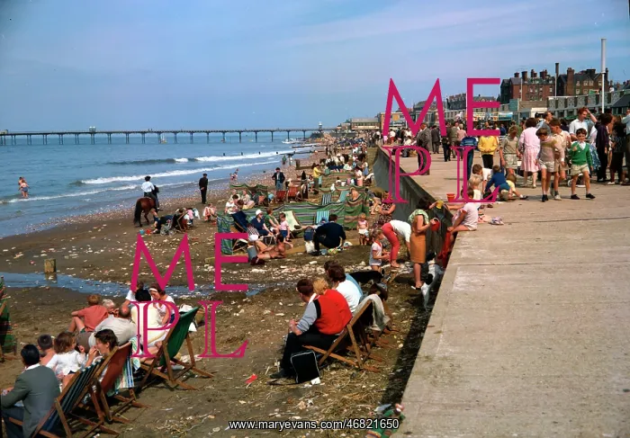 : Hunstanton - South Parade and beach : Hunstanton - South Parade and beach