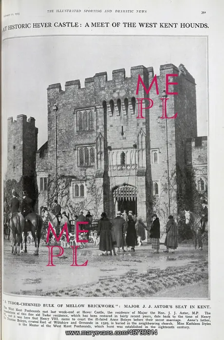 : Hunt Meet at Hever Castle : Hunt Meet at Hever Castle