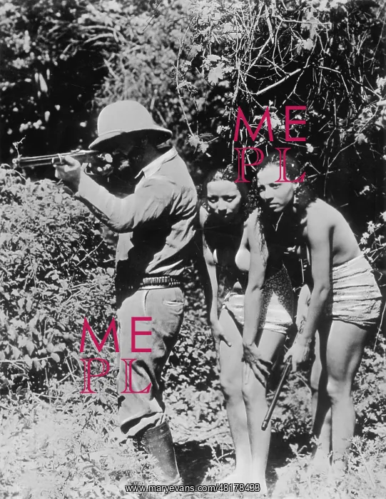 : Hunters on safari in the 1930s : Hunters on safari in the 1930s