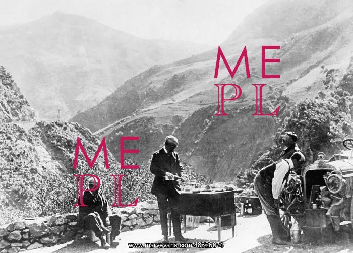: Hunting party during the breakfast break in the Pyrenees : Hunting party during the breakfast break in the Pyrenees