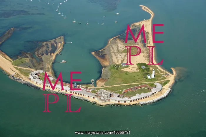 : Hurst Castle, a mid-16th century artillery castle, Hampshire : Hurst Castle, a mid-16th century artillery castle, Hampshire