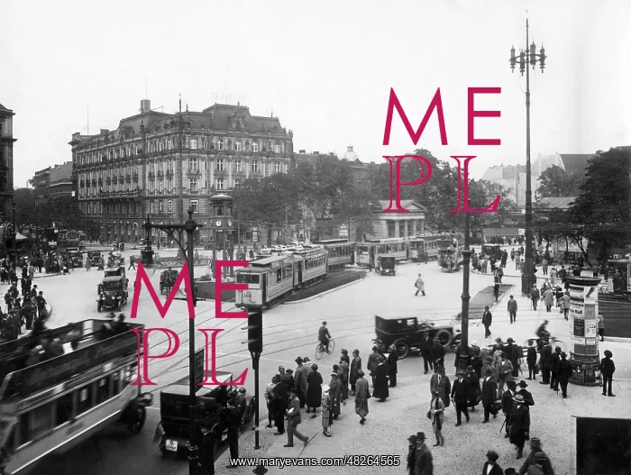 : Hustle and bustle on Potsdamer Platz in Berlin, around 1925 : Hustle and bustle on Potsdamer Platz in Berlin, around 1925
