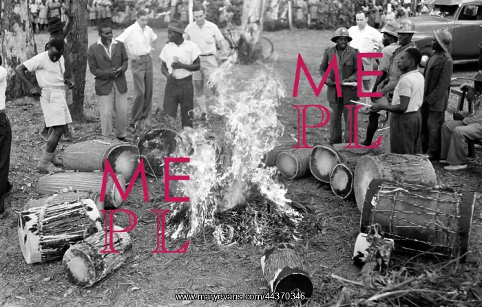 : Hutu people. Rwanda. Hutu drummers, Ingeruzabatizi- : Hutu people. Rwanda. Hutu drummers, Ingeruzabatizi-