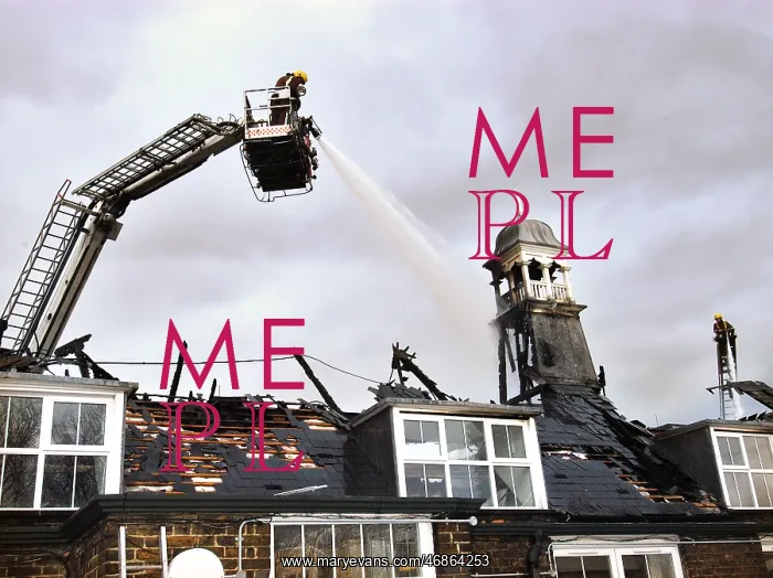 : Hydraulic platform in operation, Bermondsey : Hydraulic platform in operation, Bermondsey