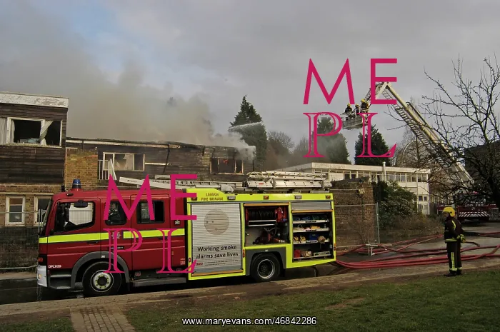 : Hydraulic platform in use at fire in Isleworth : Hydraulic platform in use at fire in Isleworth