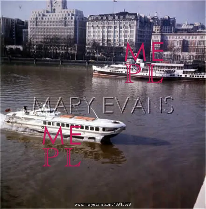 : HYDROFOIL ON THE THAMES : HYDROFOIL ON THE THAMES