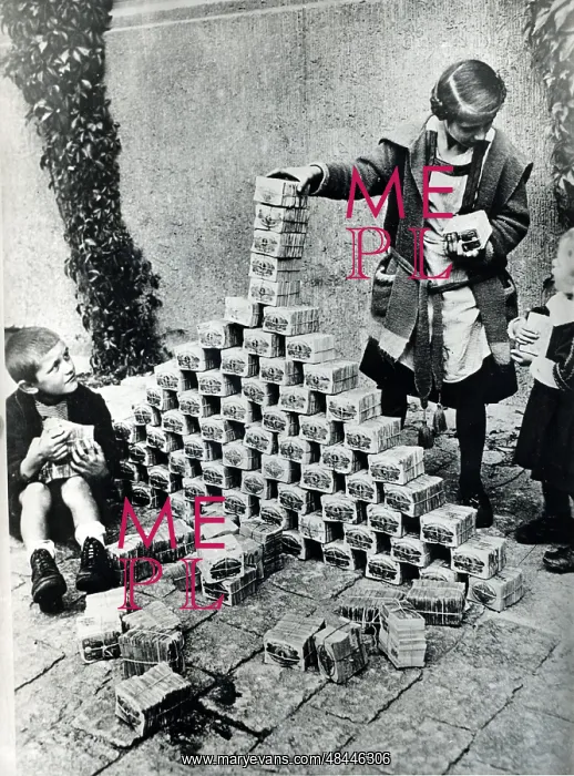 : Hyperinflation of German currency, 1923. The depreciation : Hyperinflation of German currency, 1923. The depreciation