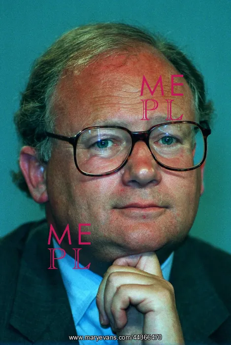  : Ian Taylor MP