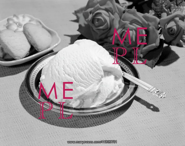  : Ice Cream Dessert Vanilla Retro