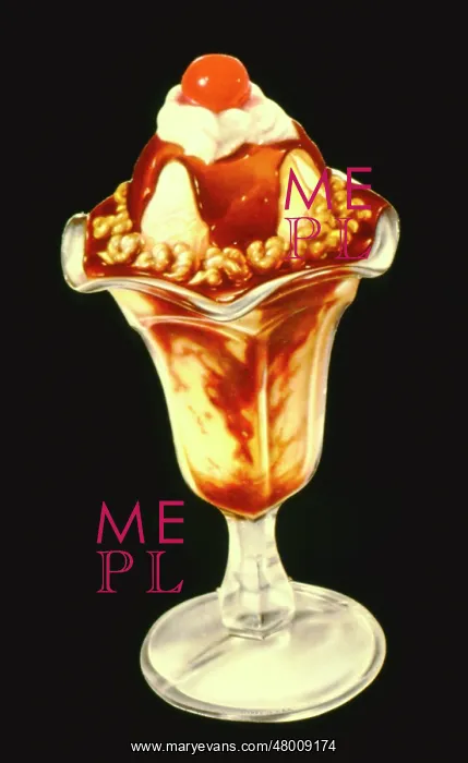 : Ice cream sundae with chocolate sauce and nuts : Ice cream sundae with chocolate sauce and nuts