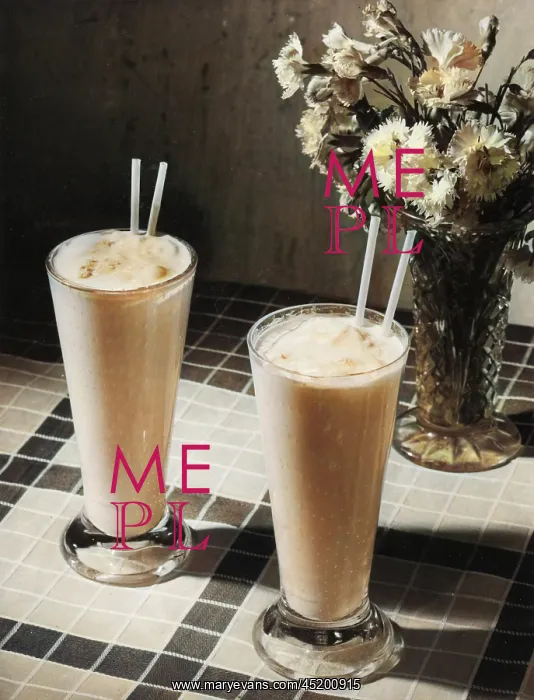 : ICE CREAM SUNDAES : ICE CREAM SUNDAES