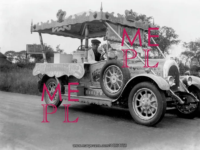 : ICE-CREAM VAN 1930S : ICE-CREAM VAN 1930S