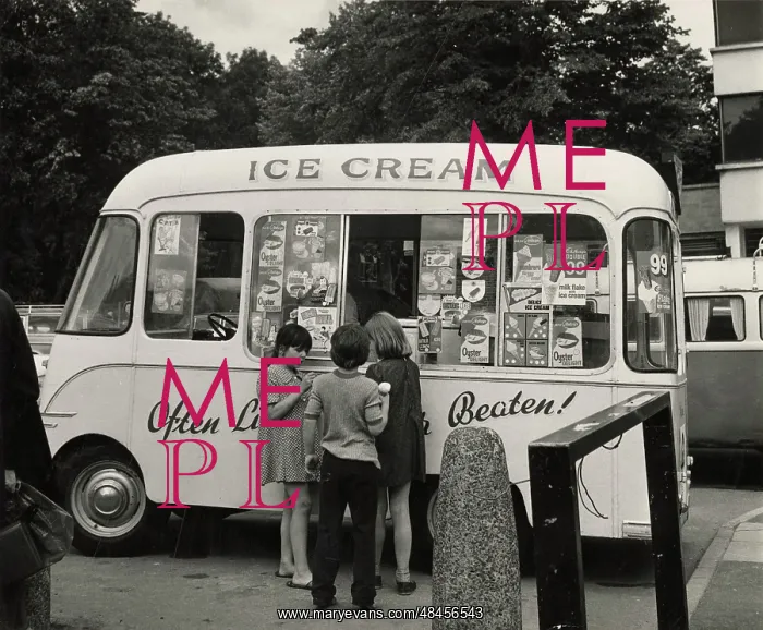 : ICE CREAM VAN 1970S : ICE CREAM VAN 1970S