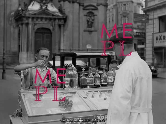 : Ice-cream vendor in Vienna, 1936 : Ice-cream vendor in Vienna, 1936
