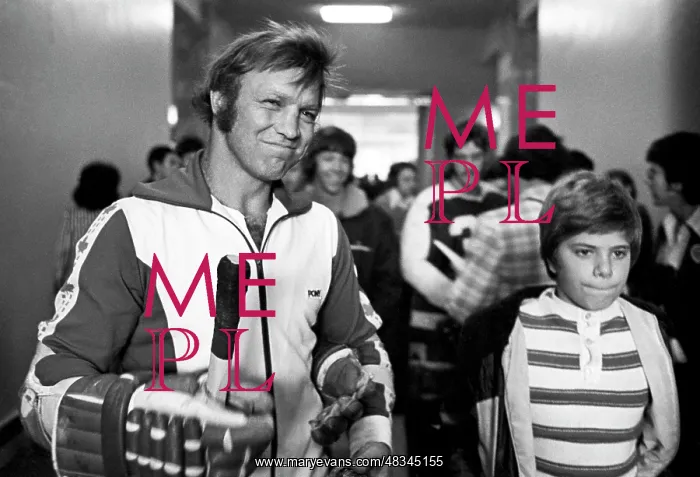 : Ice hockey player Bobby Hull, 1974 : Ice hockey player Bobby Hull, 1974